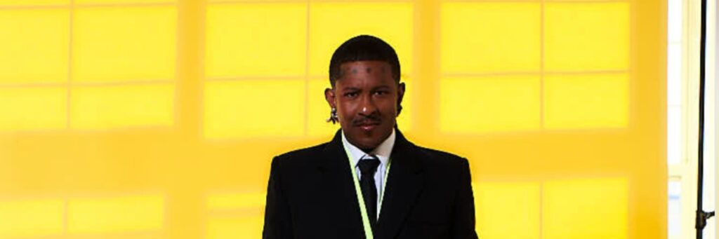 One soloist shown, with a tie
